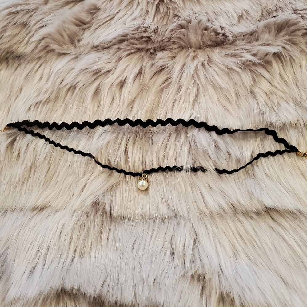 🖤Cute clear crystal cube choker with gold detail